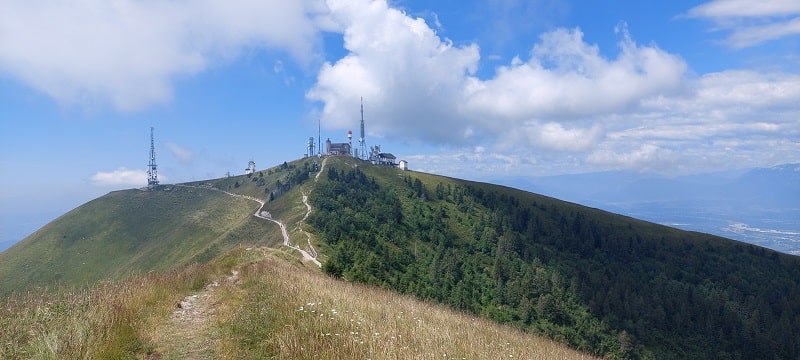 Il rifugio visto dal sentiero delle creste.